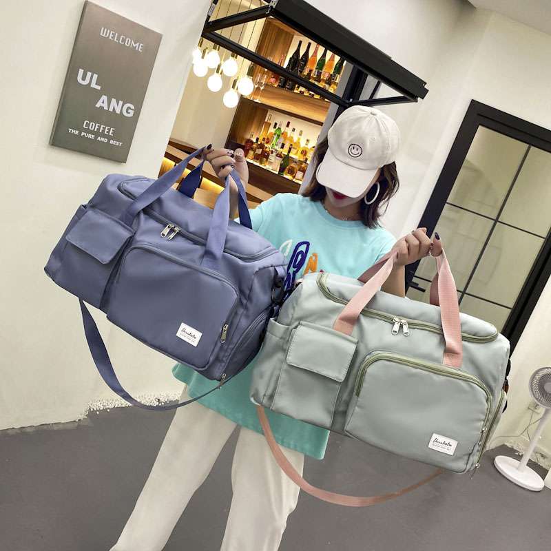 キャリー オン バッグ コンパクト機能性 旅行バッグ